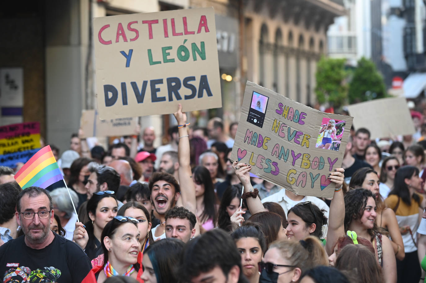 Fotos: Manifestación del Orgullo LGTBI en V