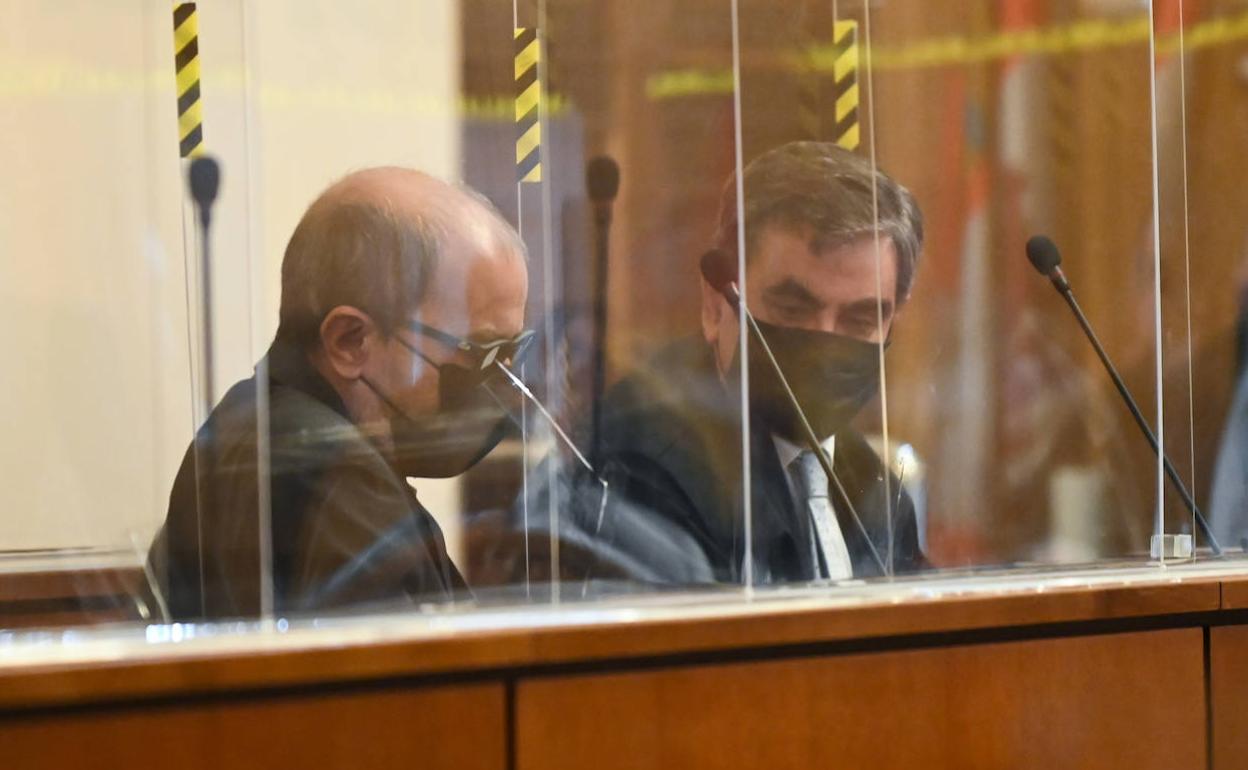 Pacta dos años de cárcel por simular una transferencia de 17.850 euros que nunca abonó