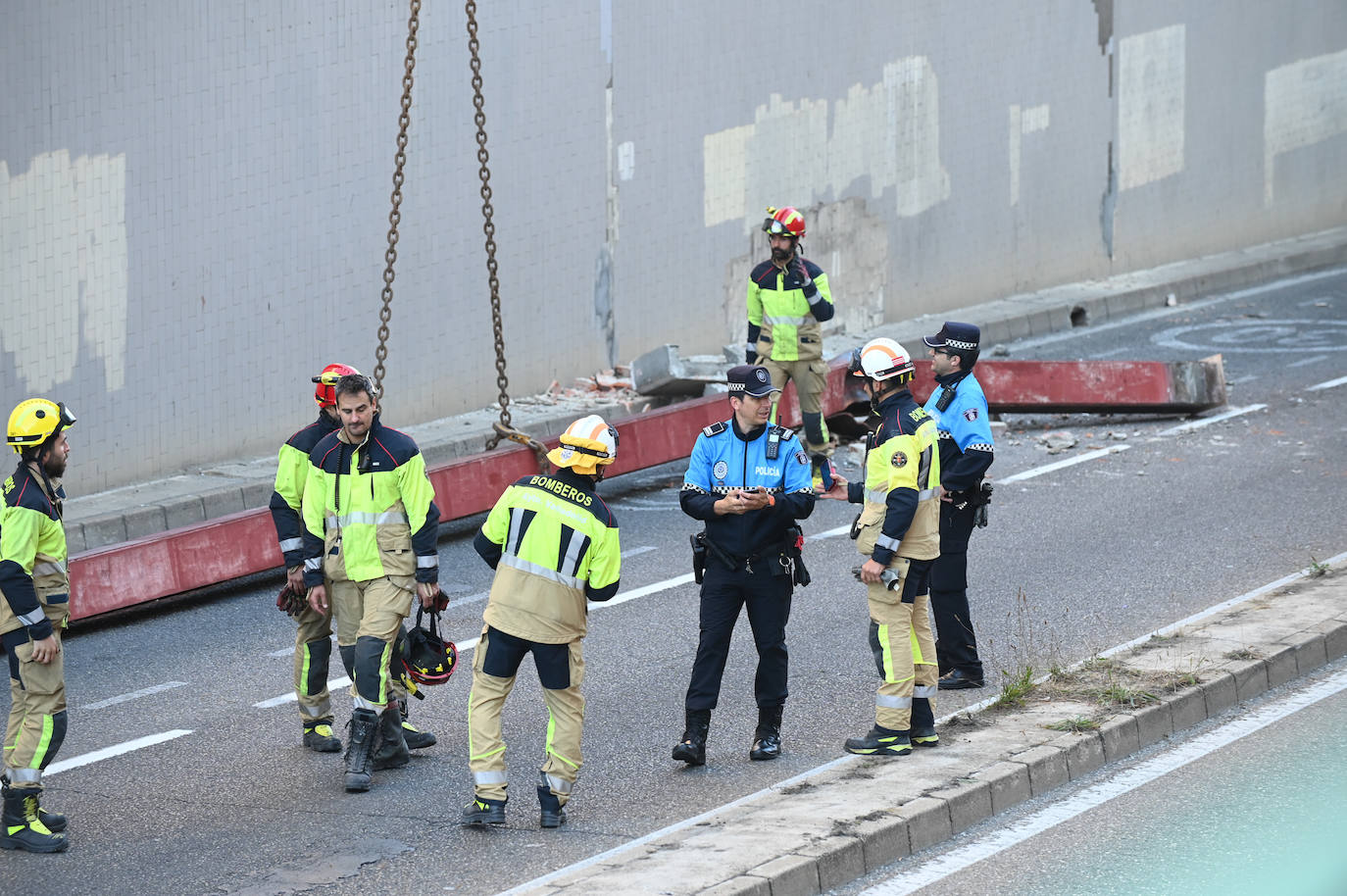 Fotos: Cerrado al tráfico el túnel de la Circular por riesgo de caída de las vigas hasta evaluar los daños