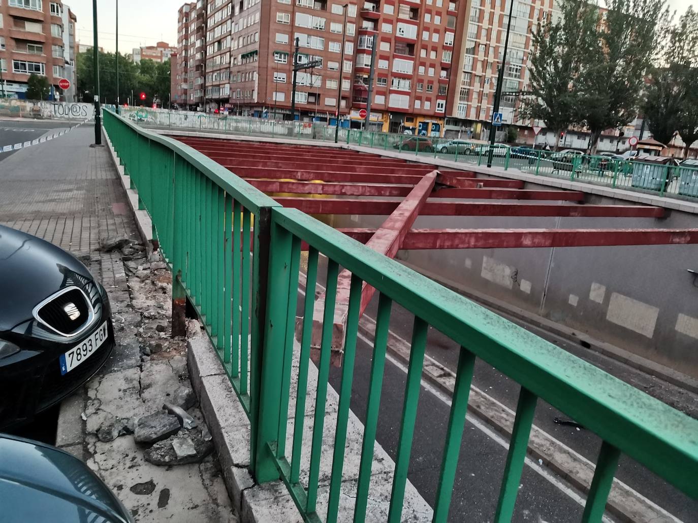 Fotos: Cerrado al tráfico el túnel de la Circular por riesgo de caída de las vigas hasta evaluar los daños