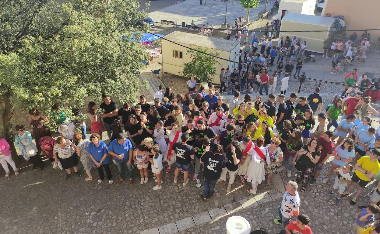 Las peñas mucenteñas acuden a la lectura del pregón de los integrantes de 'Selecta' 