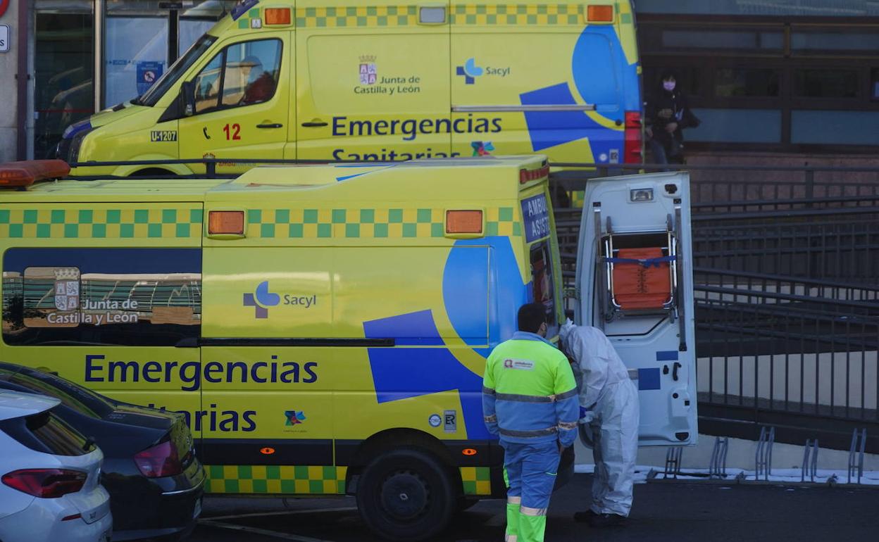 Ambulancias en el complejo asistenciall de Salamanca 