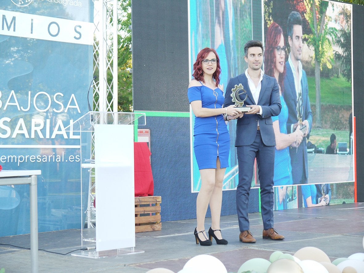 Foto de familia de los premiados. 