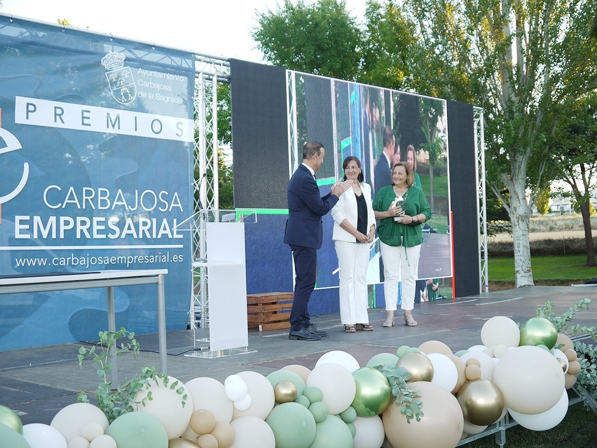 Foto de familia de los premiados. 