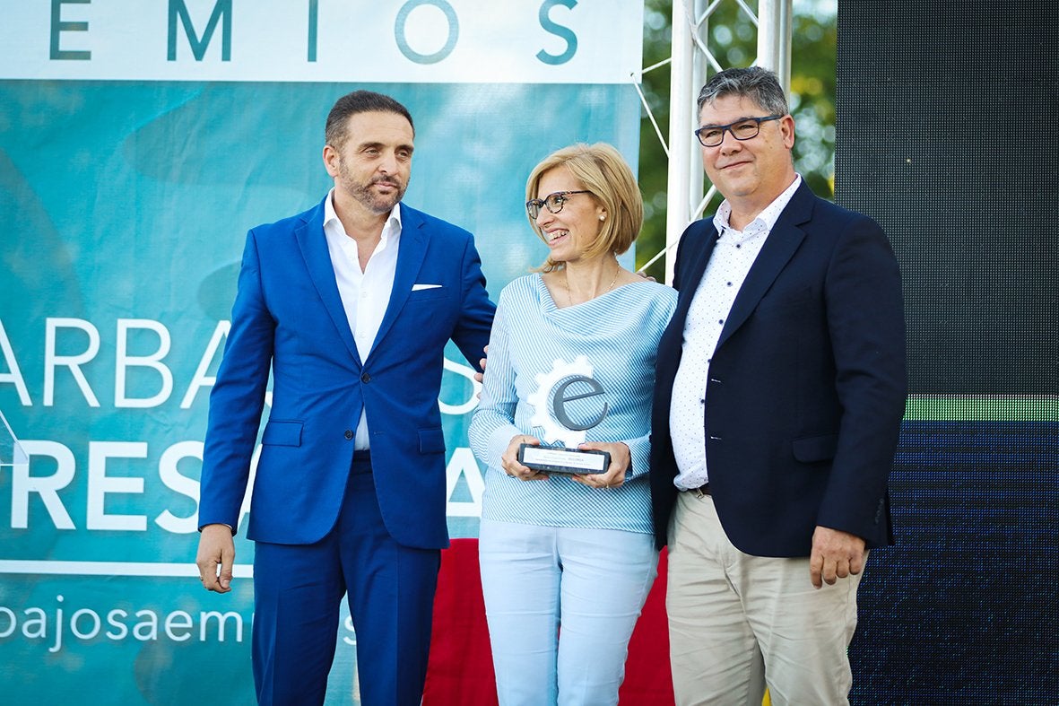 Foto de familia de los premiados. 