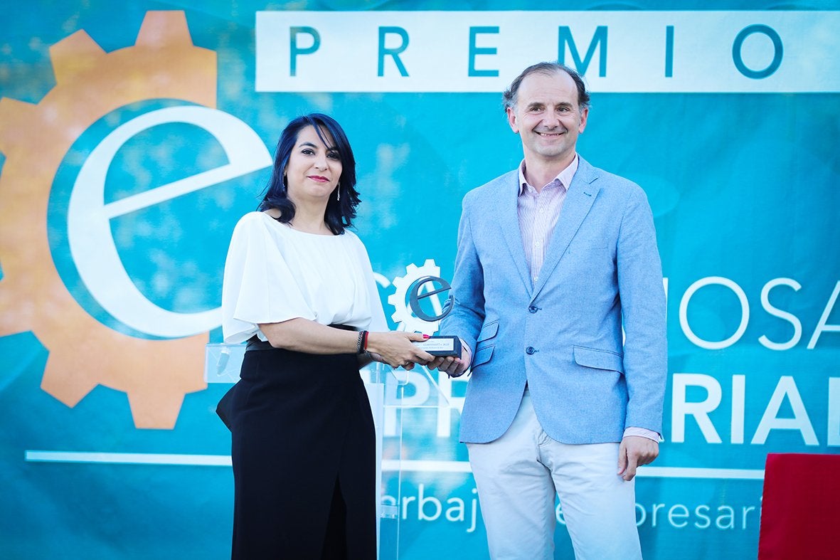 Foto de familia de los premiados. 