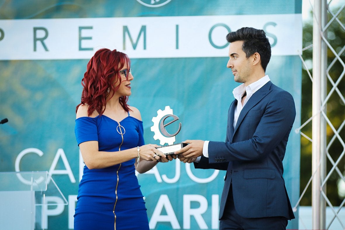 Foto de familia de los premiados. 