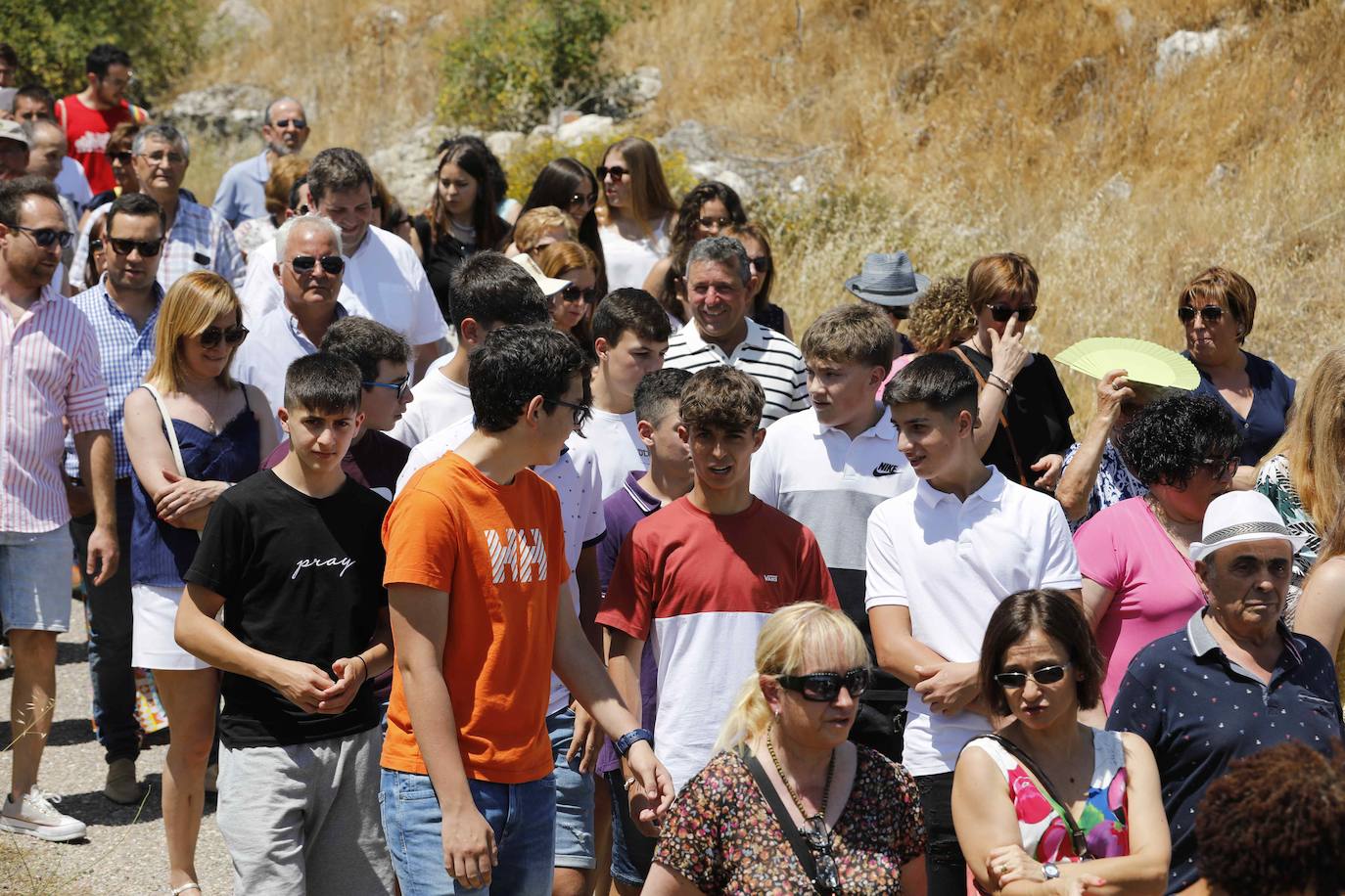 Un momento de la romería haia la ermita.