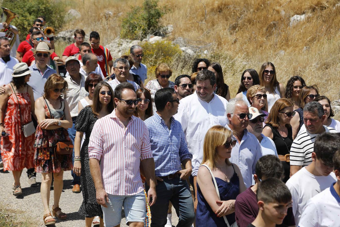 Un momento de la romería haia la ermita.