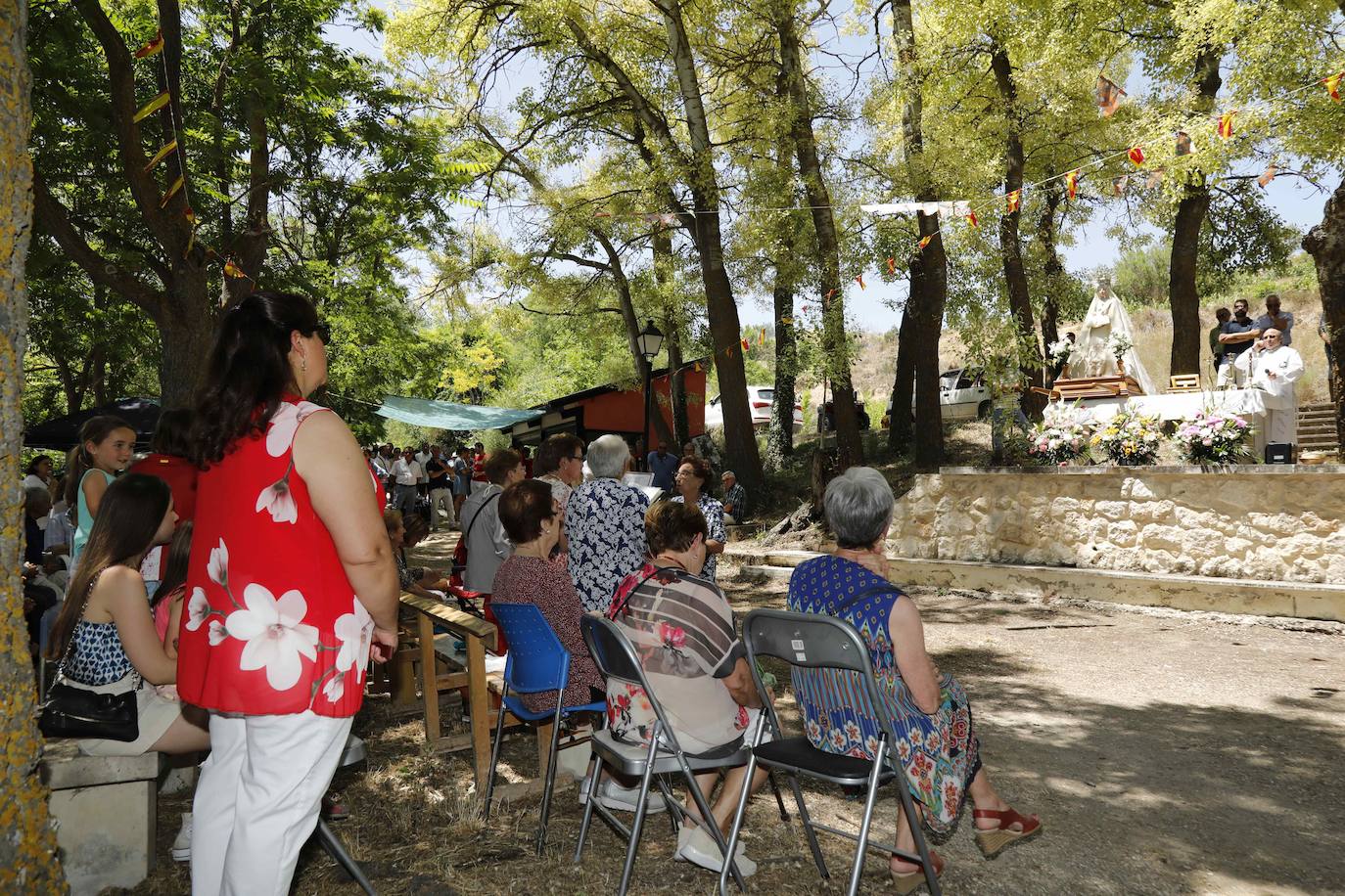 Un momento de la romería haia la ermita.