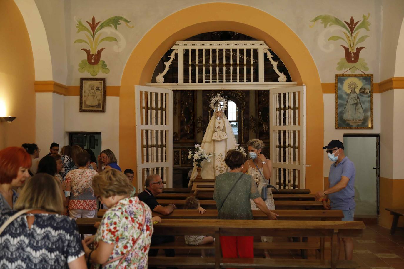 Un momento de la romería haia la ermita.