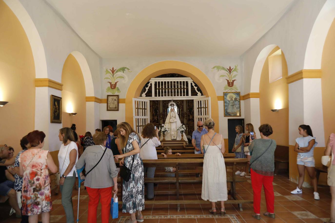 Un momento de la romería haia la ermita.