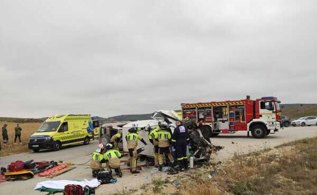 Imagen principal - Accidente en Burgos con un fallecido de 30 años y un evacuado en helicóptero