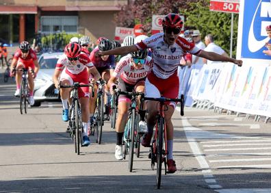 Imagen secundaria 1 - Ciclismo / Campeonatos de España escolar y júnior: Sergio Romeo se cuelga el bronce y mantiene su progresión 