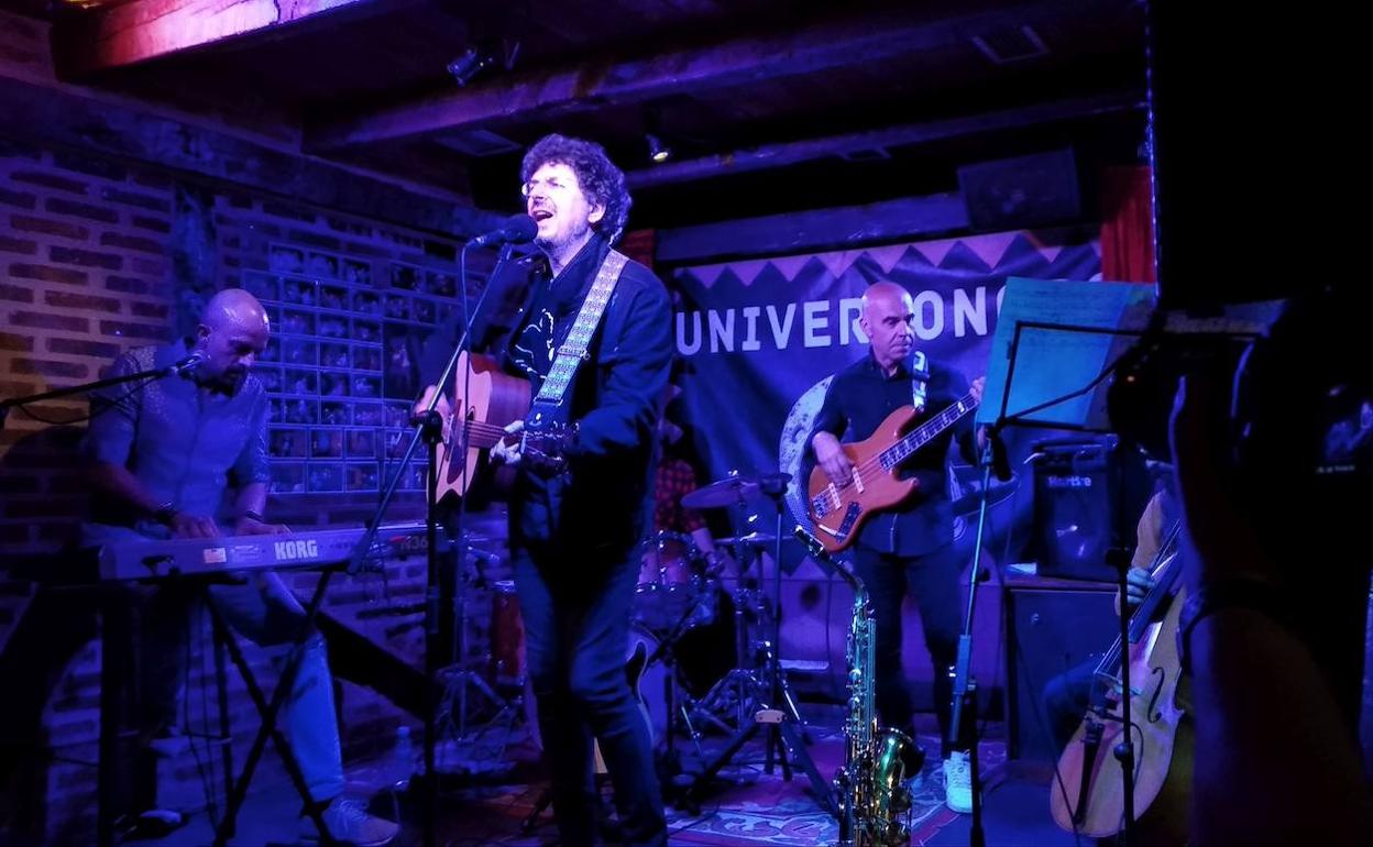 Palencia: José Luis de Román: «La música me ha salvado muchas veces»