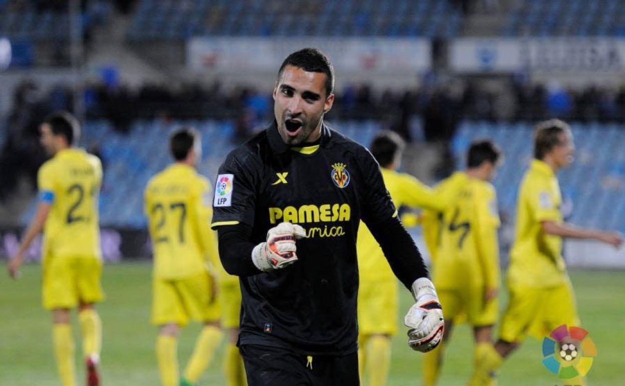 Asenjo celebra el triunfo del Villarreal ante el Manchester United en la Europa League 2021. 