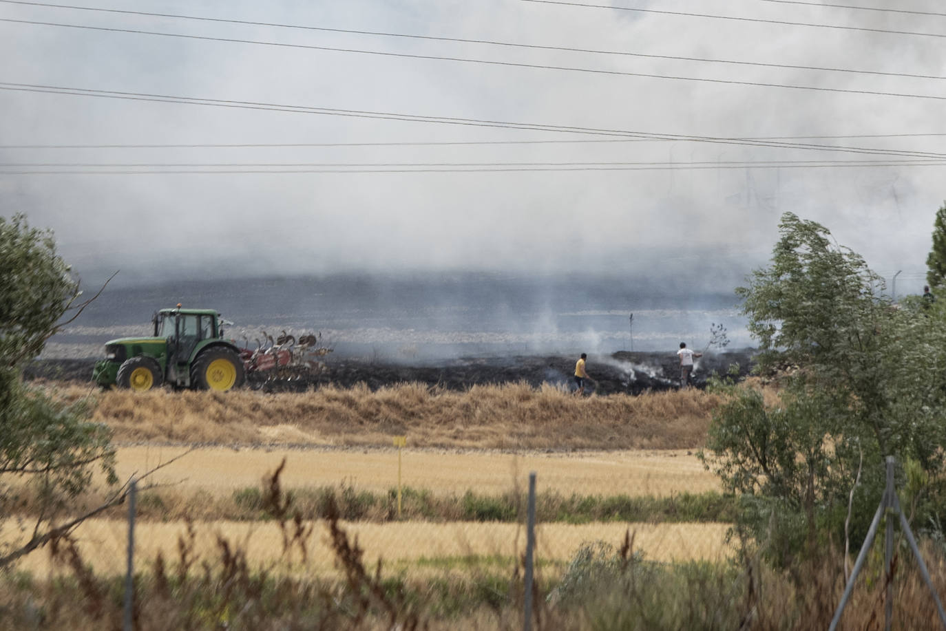 Labores de extinción del incendio en Cuéllar