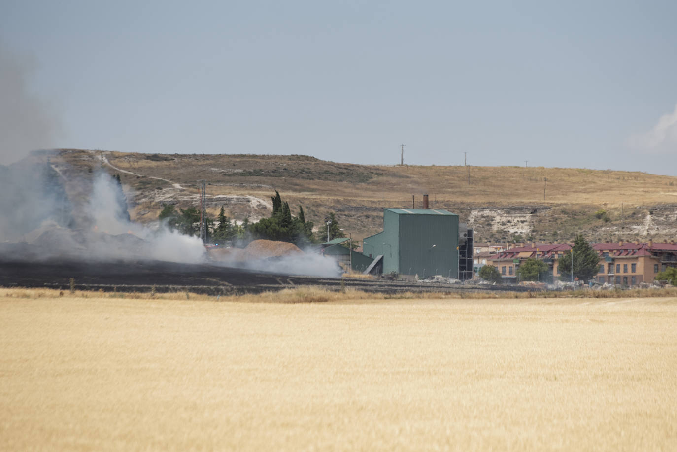 Labores de extinción del incendio en Cuéllar