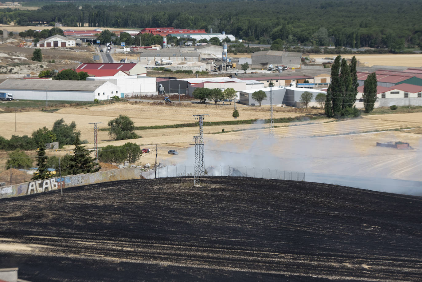 Labores de extinción del incendio en Cuéllar