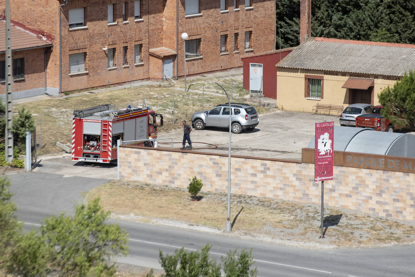 Labores de extinción del incendio en Cuéllar