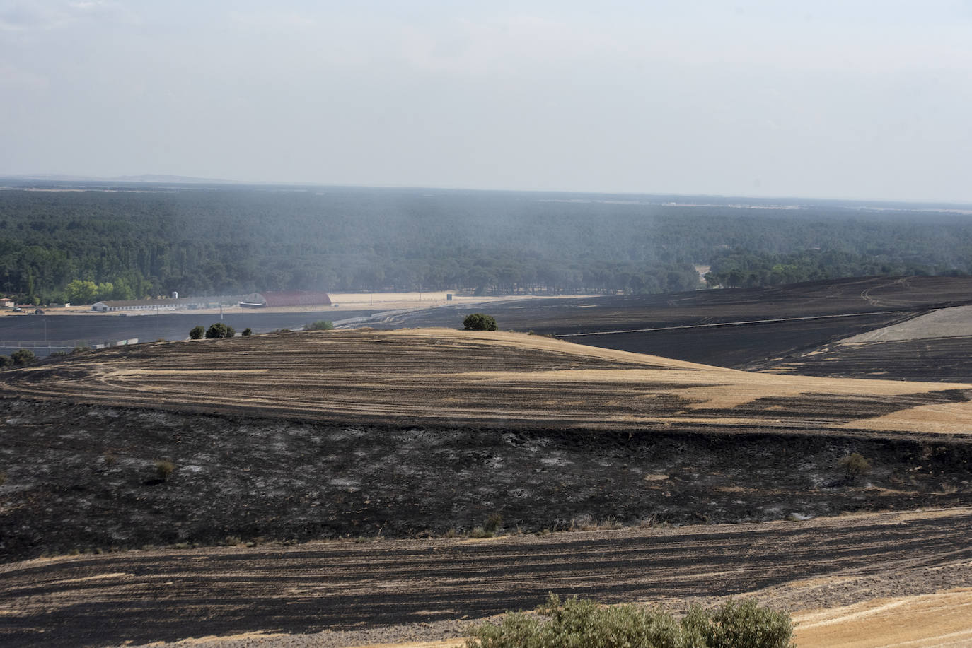 Labores de extinción del incendio en Cuéllar