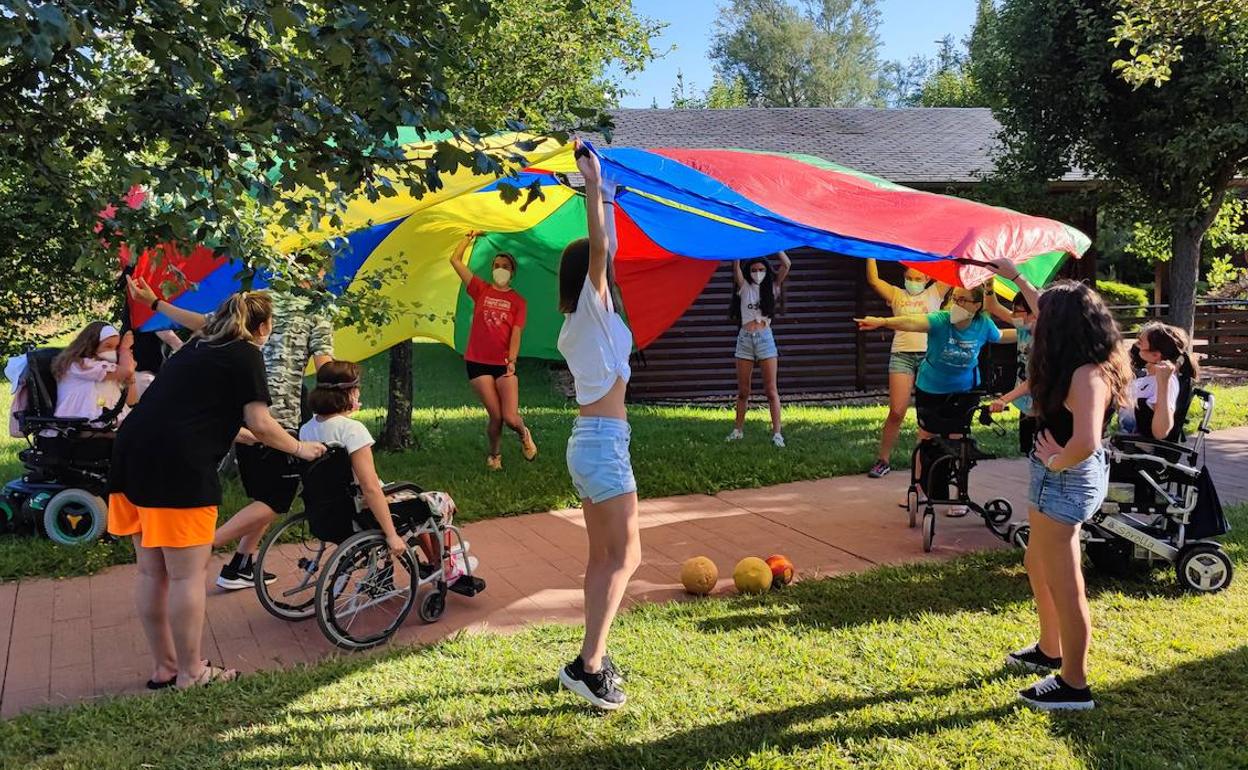 Campamento inclusivo de Aspaym en la localidad leonesa de Cubillos del Sil. 