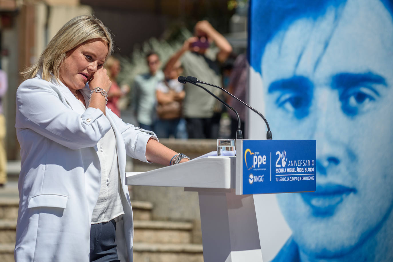 Marimar Blanco interviene en el homenaje a su hermano, ayer sábado en Ermua. 