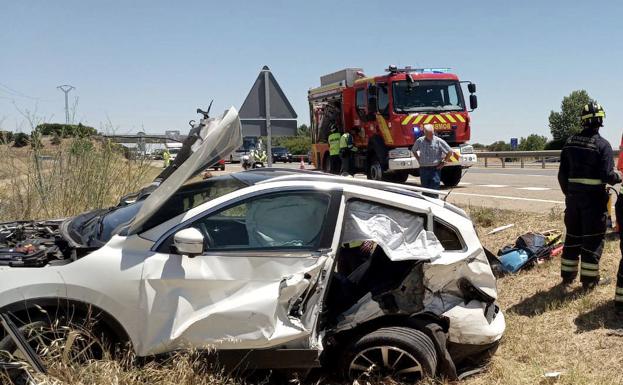 Una mujer resulta herida grave en una colisión entre dos turismos en la A-62 en Tordesillas