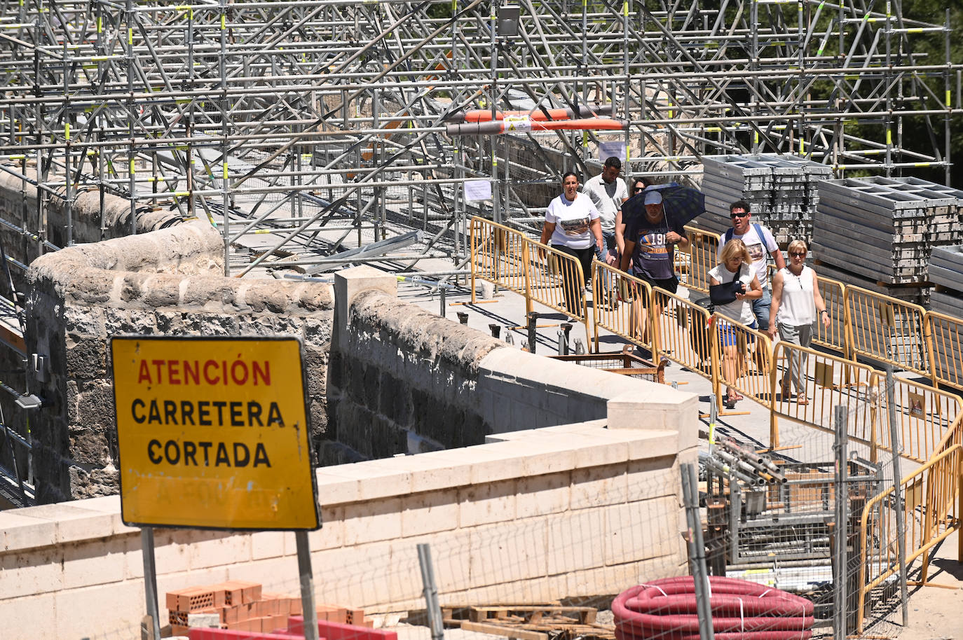 Fotos: Cabezón pide un nuevo viaducto y expresa su hartazgo por el retraso de las obras