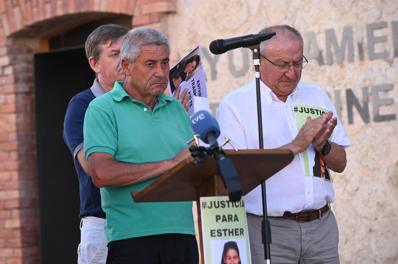 Fotos: Concentración en Traspinedo seis meses después de la muerte de Esther López