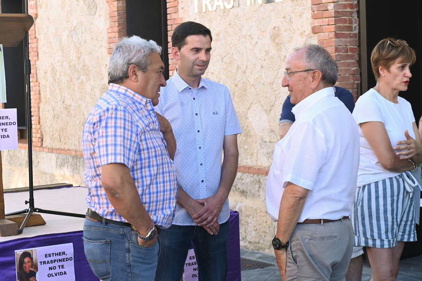 Fotos: Concentración en Traspinedo seis meses después de la muerte de Esther López