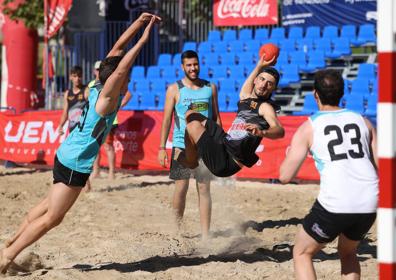 Imagen secundaria 1 - En la ciudad de Valladolid en el mes julio se llevan a cabo eventos de hockey, balonmano playa y ciclismo 