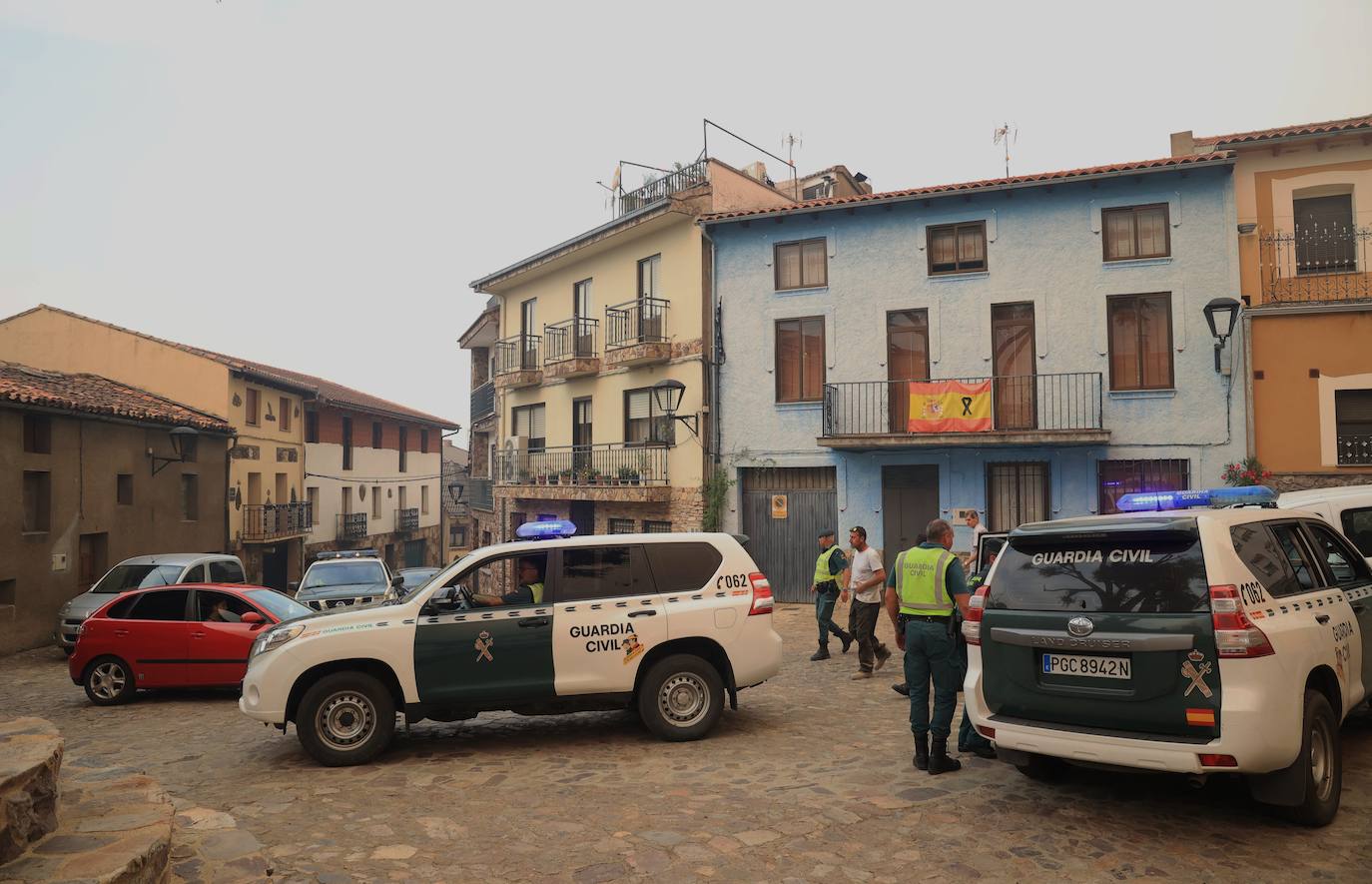 Fotos: El fuego obliga a desalojar a más de un centenar de vecinos de la localidad de Monsagro