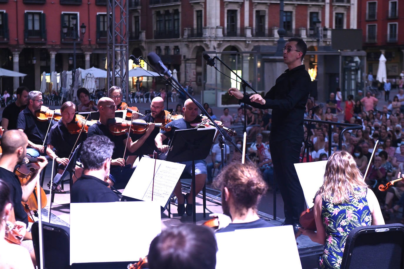 Concierto de la OSCyL, en la Plaza Mayor de Valladolid, este martes.