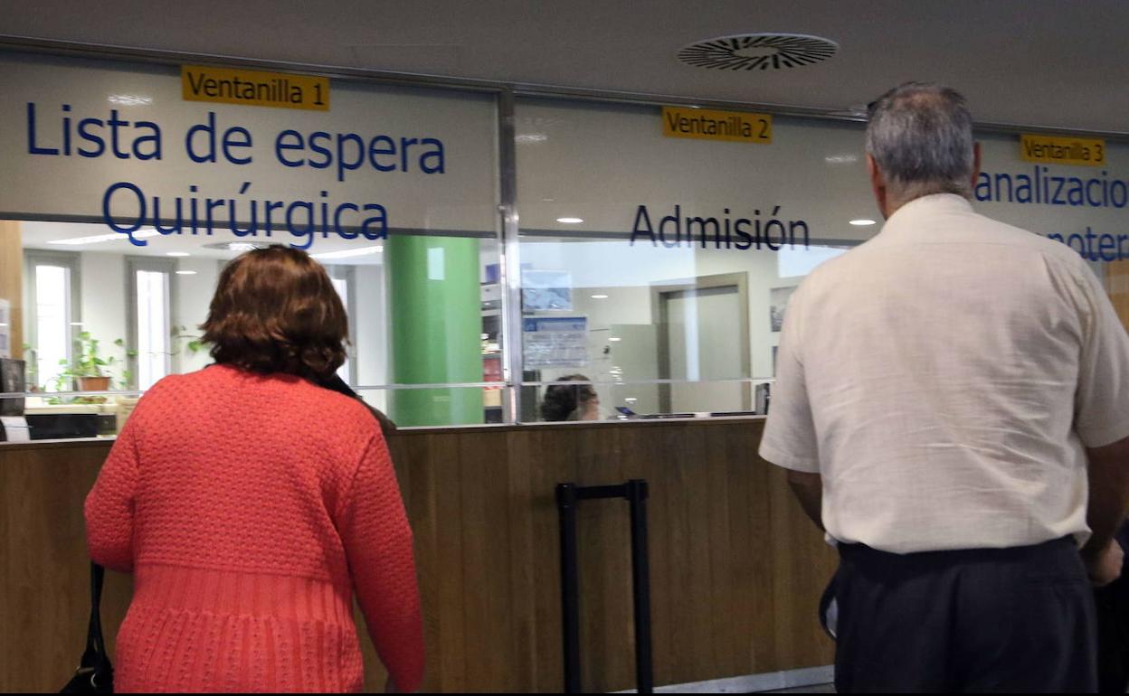 Ventanilla en el vestíbulo del Hospital General de Segovia para la gestión de las esperas quirúrgicas. 