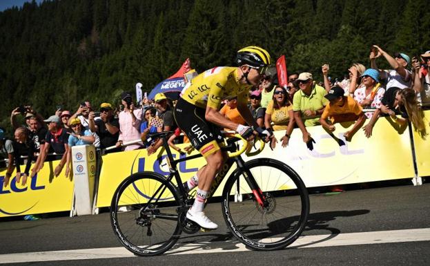 Tadej Pogacar, durante la disputa de la décima etapa del Tour de Francia. 