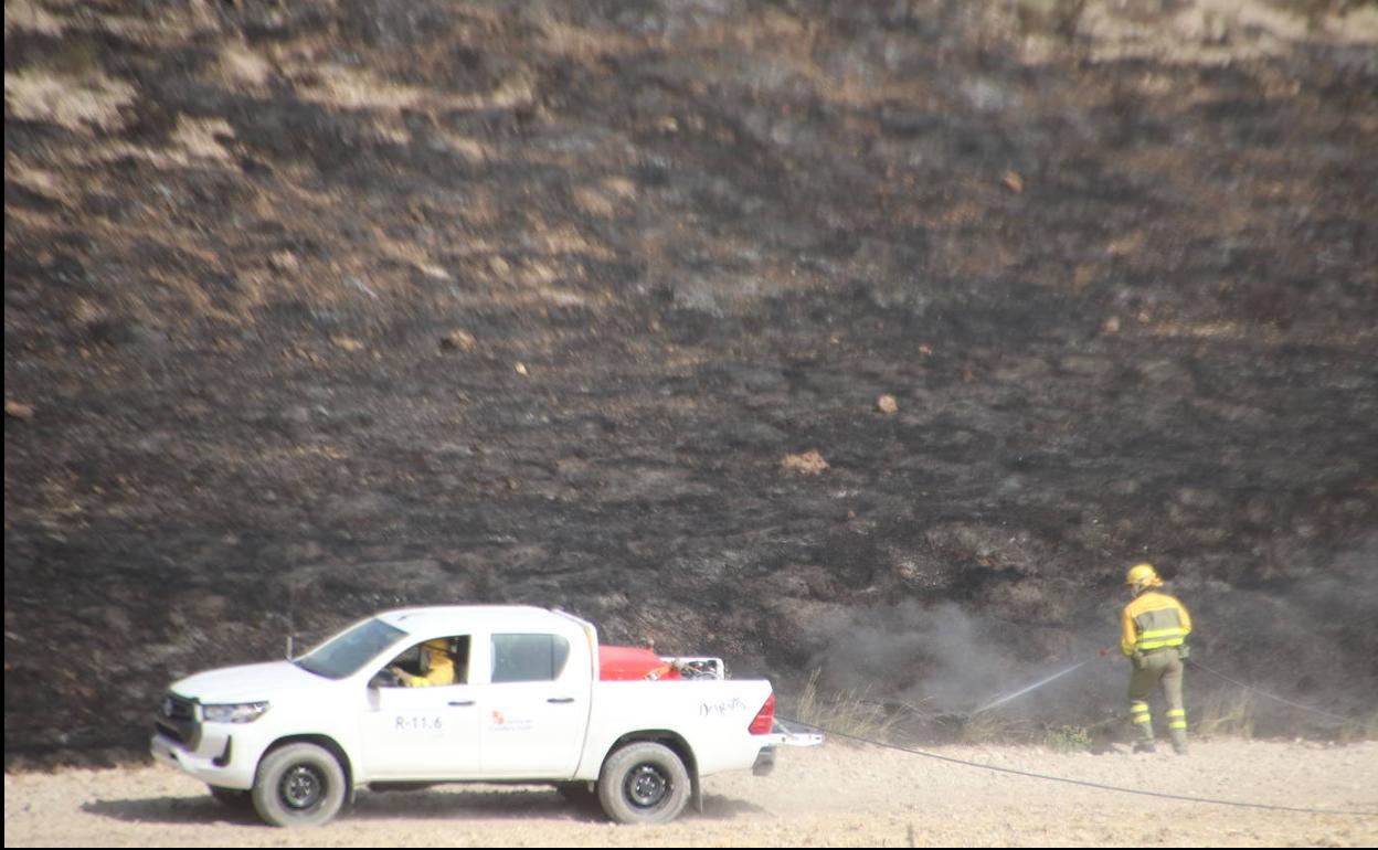 Imagen de terreno que fue pasto del fuego en Dehesa Mayor. 