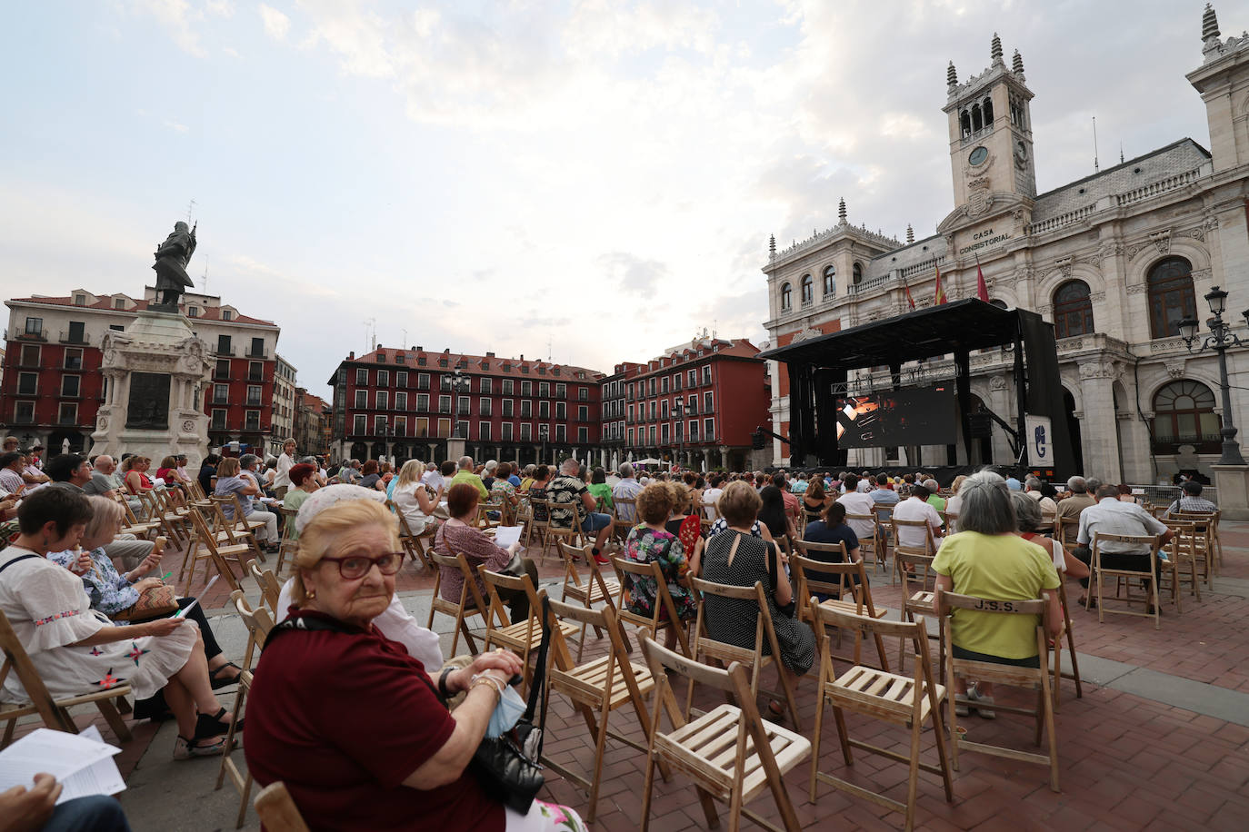 Proyección de 'Nabucco', en la Plaza mayor de Valladolid. 