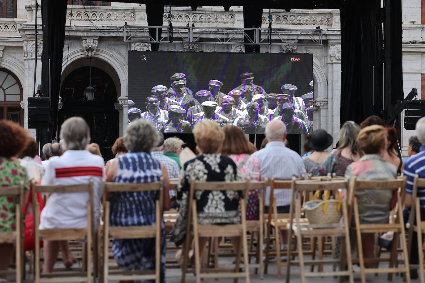 Proyección de 'Nabucco', en la Plaza mayor de Valladolid. 