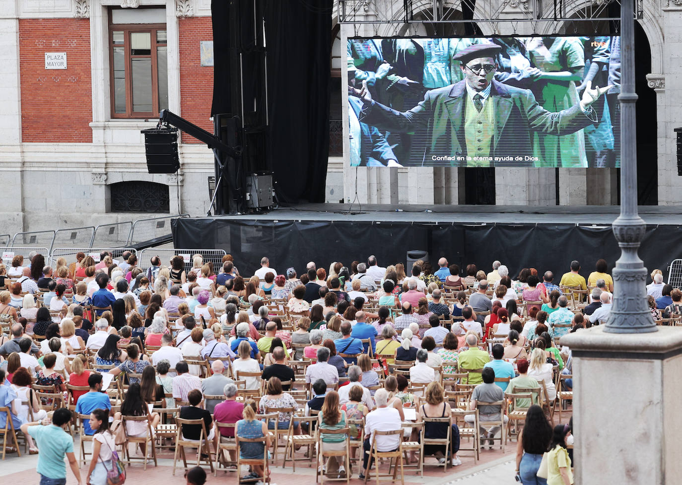 Proyección de 'Nabucco', en la Plaza mayor de Valladolid. 