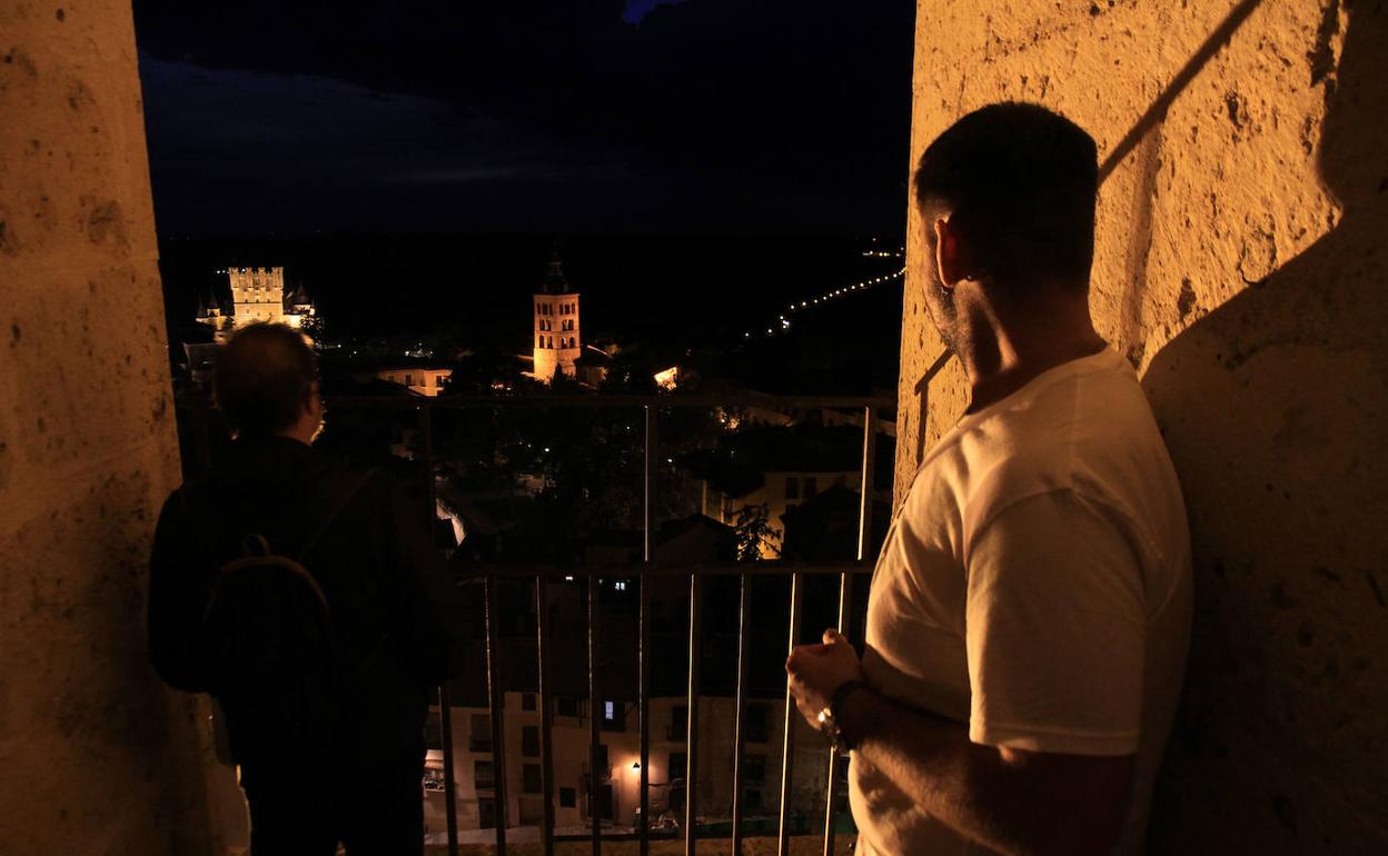 Vista nocturna desde la Catedral de Segovia. 