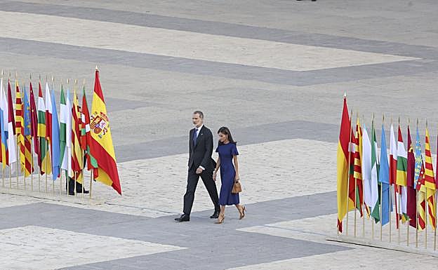 Imagen principal - Imágenes del acto en el Palacio Real. 