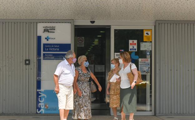 Sacyl abre la jornada excepcional de tarde en centros de salud al tener 243 bajas