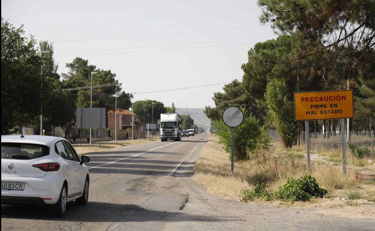 Aspecto actual del tramo en mal estado en la carretera autonómica VA-223.