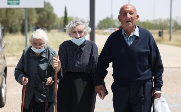 Cecilia, Justina y Manuel, a su llegada al recinto de la capital zamorana.