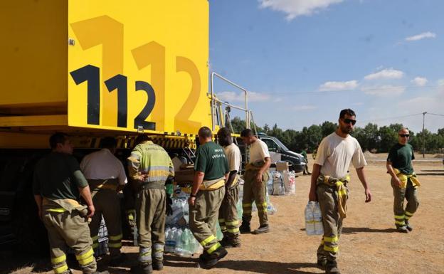 Operativo que lucha contra el fuego.