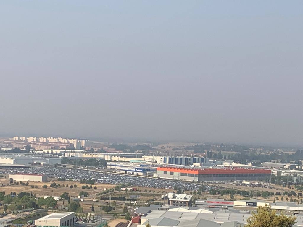 Fotos: El humo de los incendios de Zamora, Ávila y León llega hasta Valladolid capital