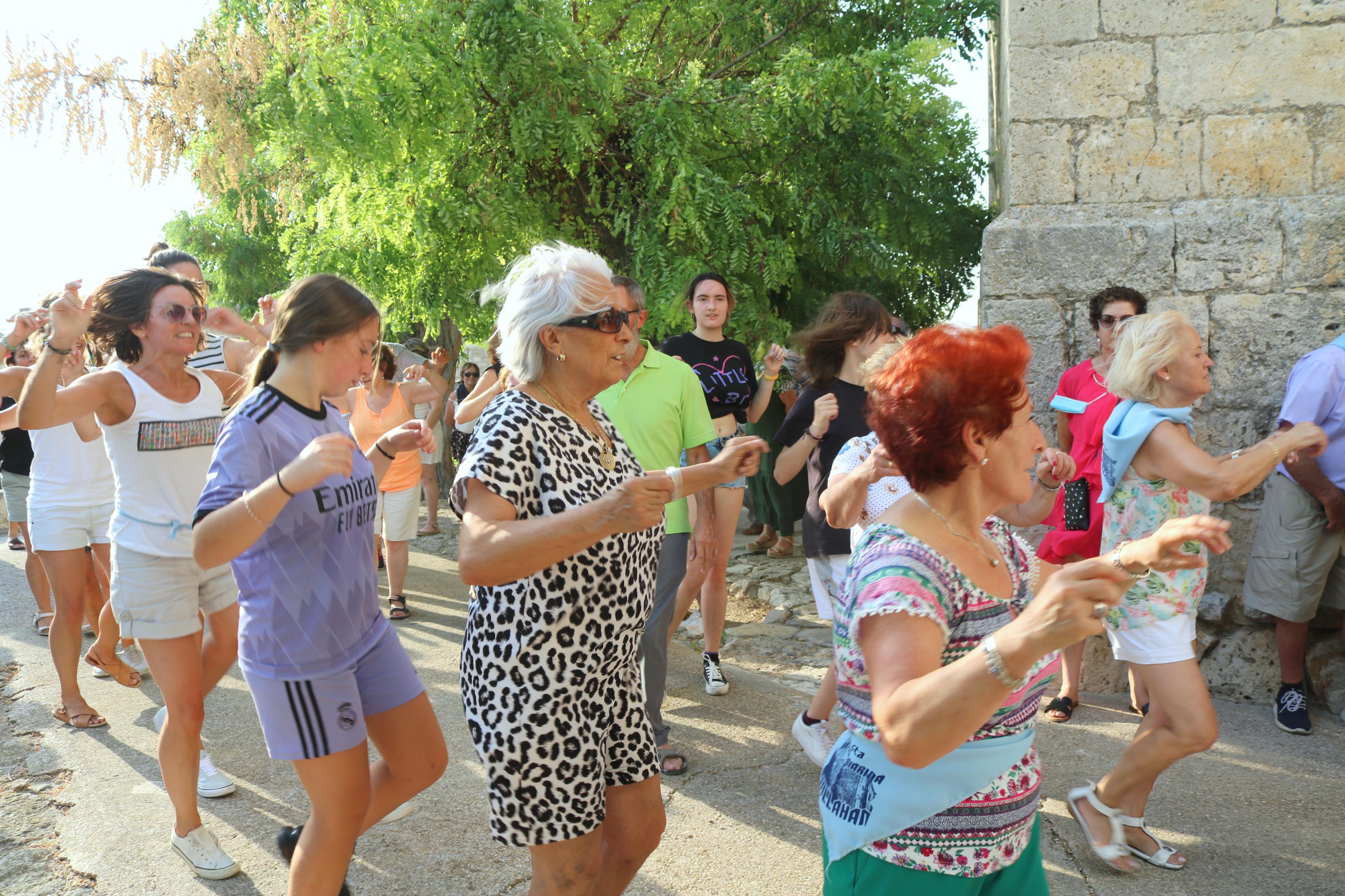 Las danzas son una de las señas de identidad de las fiestas de Villahán