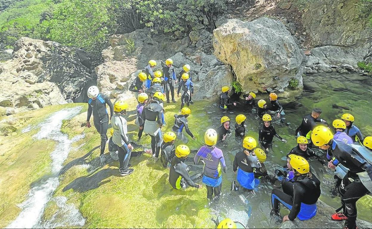 Actividad de los jóvenes palentinos en la Sierra de Cazorla.