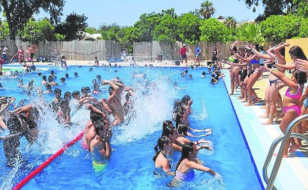 Ejercicios acuáticos en Aguadulce. 